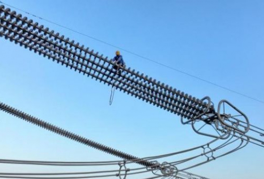 水雾天气实用型棒形悬式复合瓷绝缘子